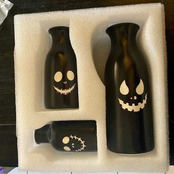 NIB Halloween 3-piece Ceramic Ghost Face Bat Wings Vase - Picture 6 of 9